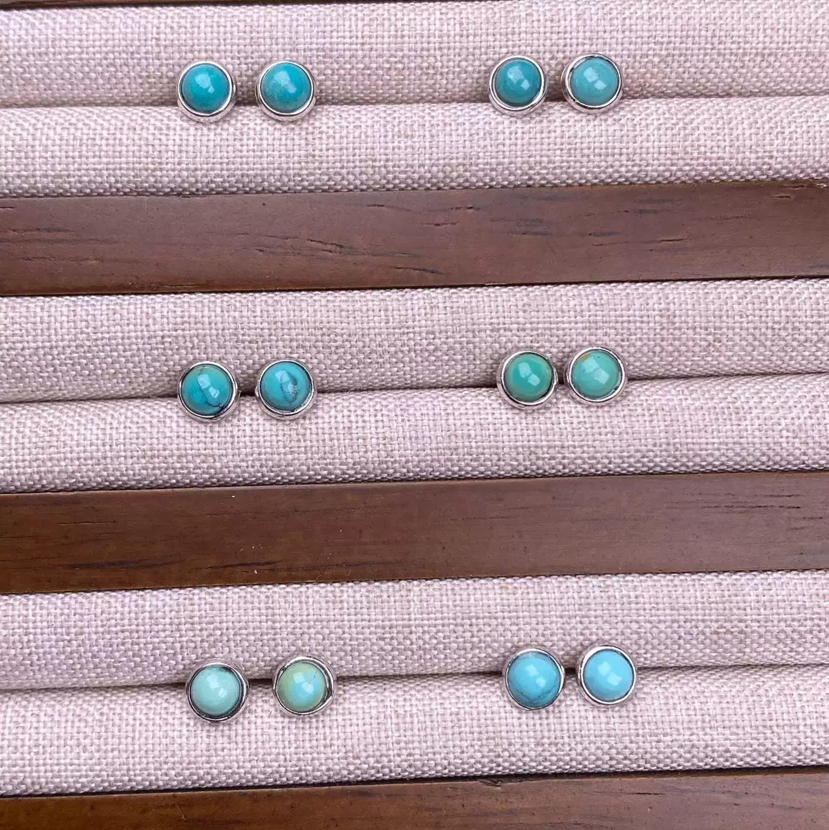 Raw ore green turquoise stud earrings with s925 silver inlay, round, everyday, feminine, versatile turquoise ear accessories, no mine pit