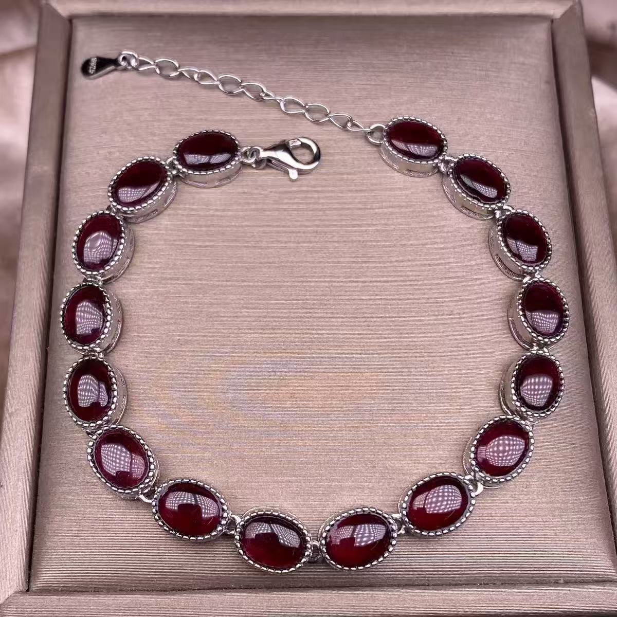 S925 nature garnet silver simple edge multi-gemstone jewelry piece for women, featuring amethyst garnet